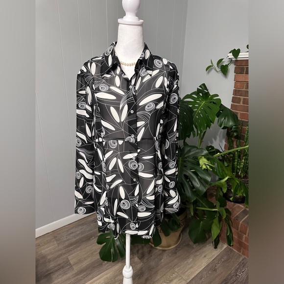 🛍️black/white slightly sheer button down shirt with adjust waist string back. - Picture 5 of 9